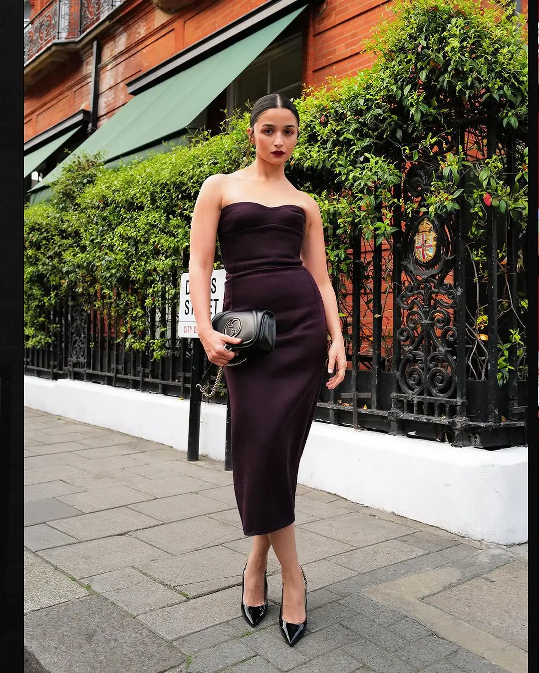 Alia Bhatt Stills in Beautiful Sleeveless Maroon Gown